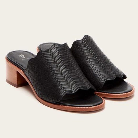 FRYE Cindy Black Leather Wave Sandals Size 10 w/Box - Picture 3 of 13